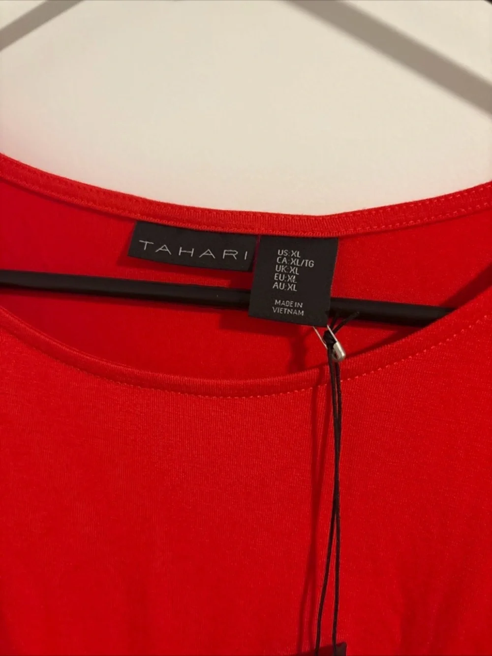 Tahari Women’s XL Red Sleeveless Blouse Top NWT - Picture 2 of 4